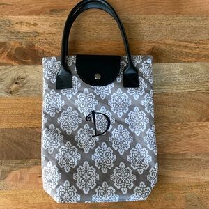Patterned lunch wine bag bag taupe white black embroidered letter D